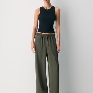 Aritzia The Lodge Crepe Pant in Green